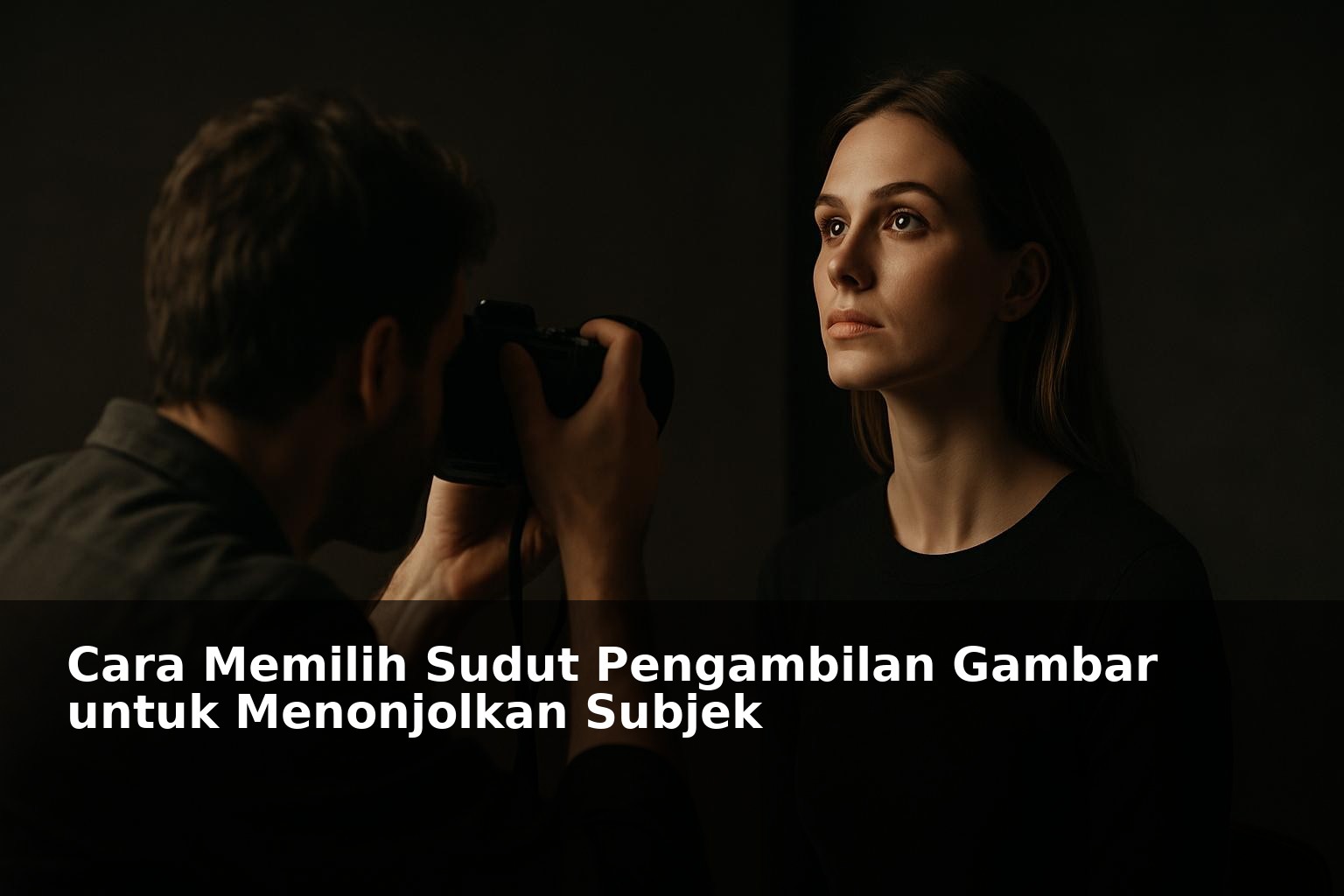 Fotografer mengambil gambar dengan sudut pengambilan yang menonjolkan subjek utama